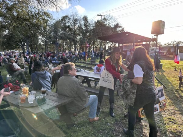 Caravana De Protesto Contra Invas O De Migrantes Chega Fronteira