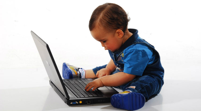 criança computador pc 1