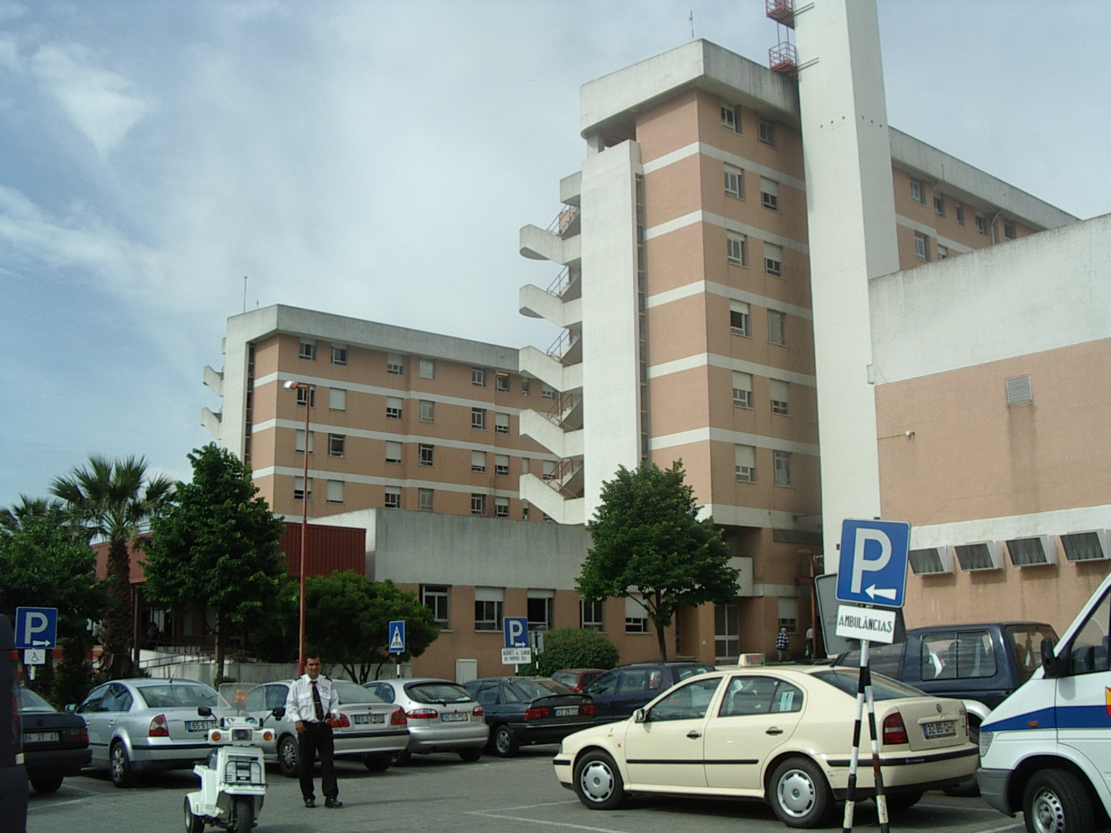 Urgent Measures: Algarve and Almada Hospitals Suspend Non-Emergency Surgeries Amid Rising Respiratory Infections