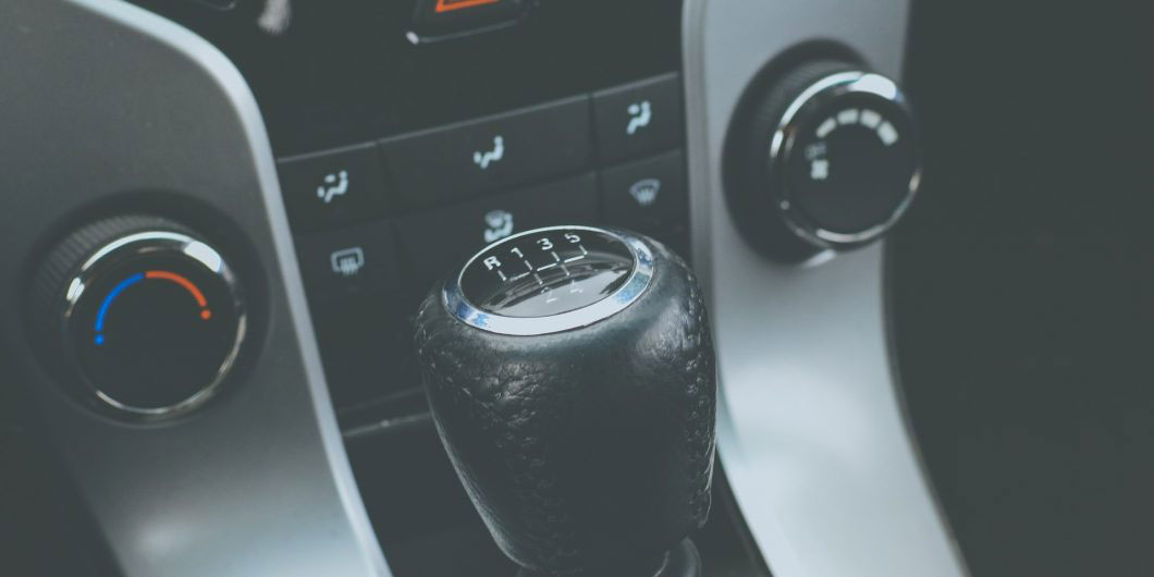 Sabe que pode estar a respirar substâncias potencialmente cancerígenas no interior do seu carro? Estudo deixa o alerta