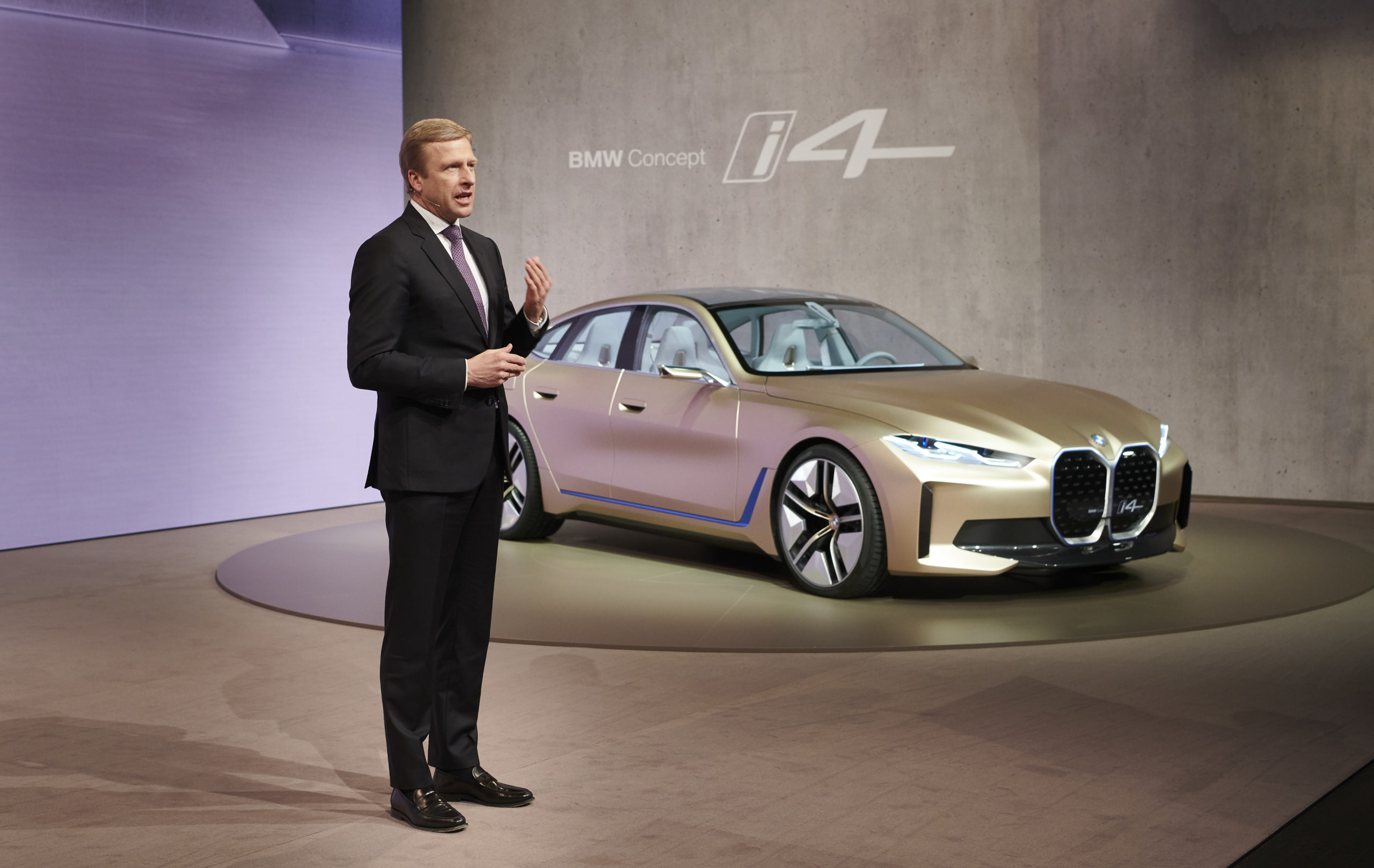 “Já não é realista” a meta europeia de proibir vendas de carros a combustão em 2035, garante CEO da BMW