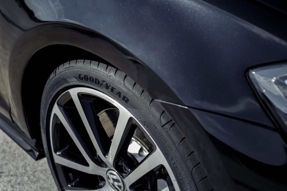 Comissão Europeia investiga possível concertação de preços entre fabricantes de pneus