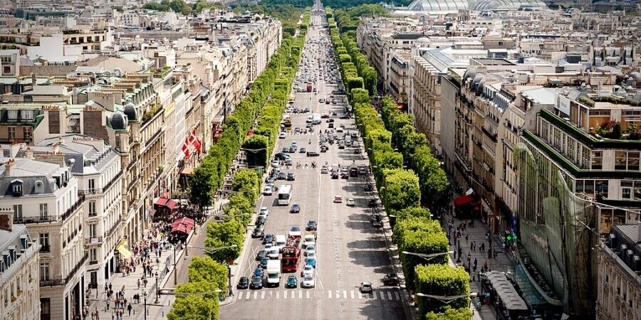 Pagar mais de 200 euros por dia para estacionar no centro de Paris? Conheça a estratégia da cidade para eliminar os SUV