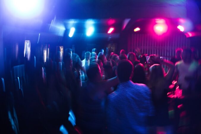 Nachtclubs seien in Deutschland „vom Aussterben bedroht“.  In den letzten Jahren sind zwei Drittel der Nachtclubs verschwunden – Zusammenfassung