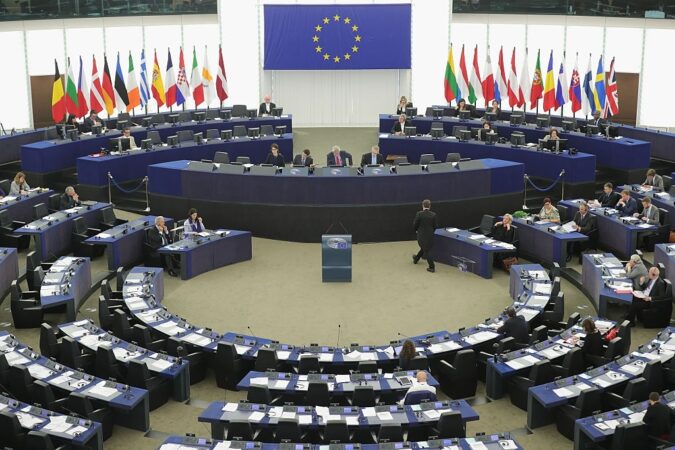 Das Europäische Parlament weigert sich, über die Finanzierung durch den Europäischen Rat abzustimmen, bis Kiew das Patriot-Raketenabwehrsystem erhält – Zusammenfassung