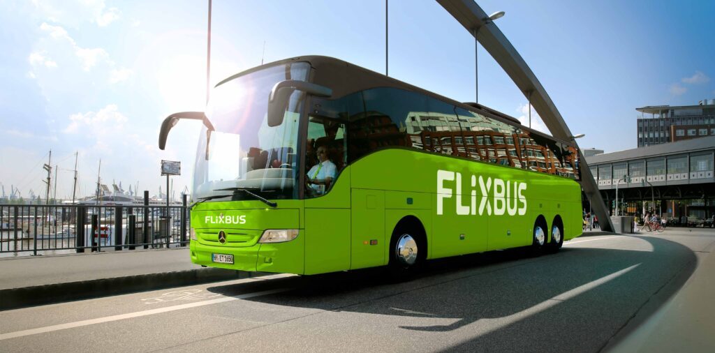 FlixBus suspende motorista após caso de menina de 11 anos esquecida em área de serviço da A2
