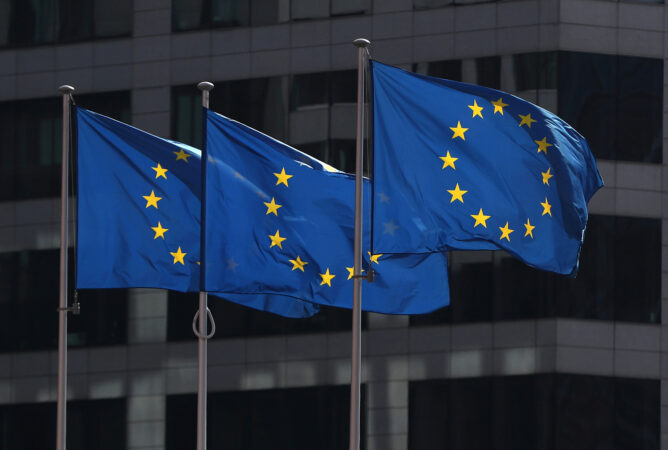 Das Europäische Parlament billigt die Schaffung einer Streitmacht der Europäischen Union bis 2025 – Zusammenfassung