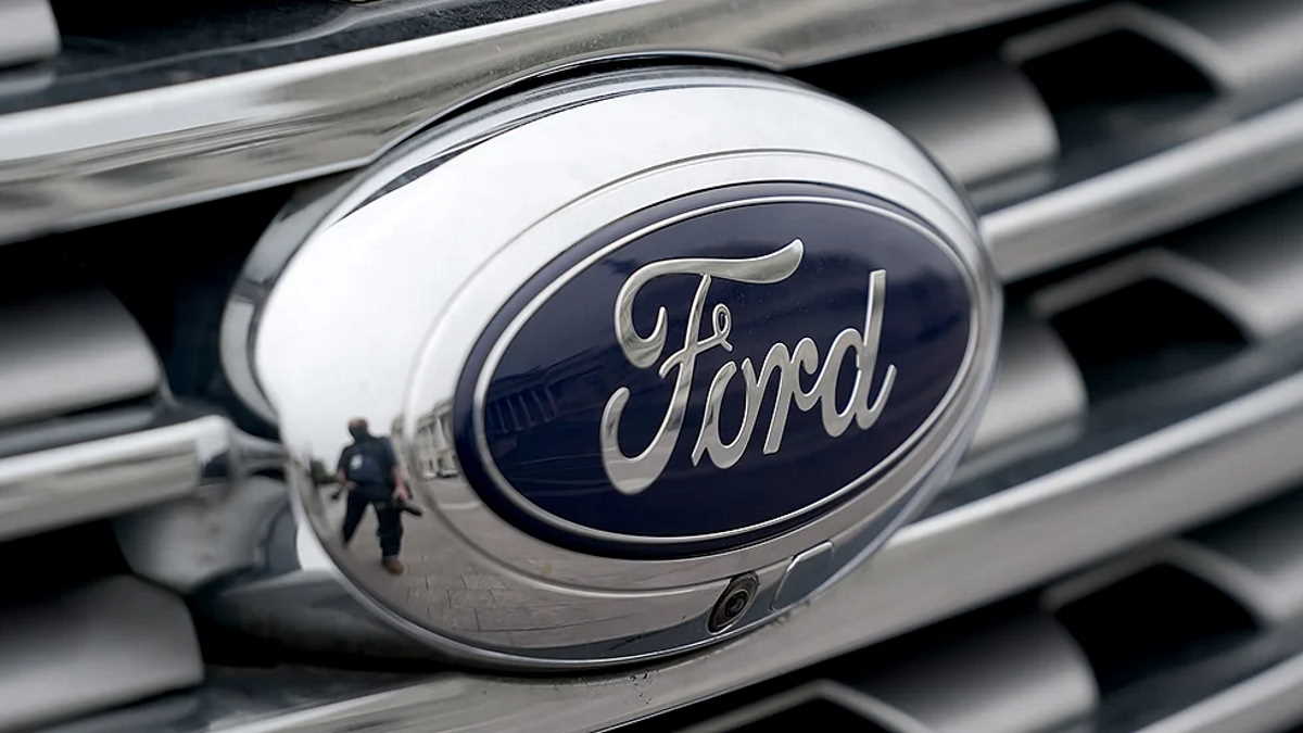Ford lança tecnologia BlueCruise que permite que veículo seja conduzido sem as mãos no volante