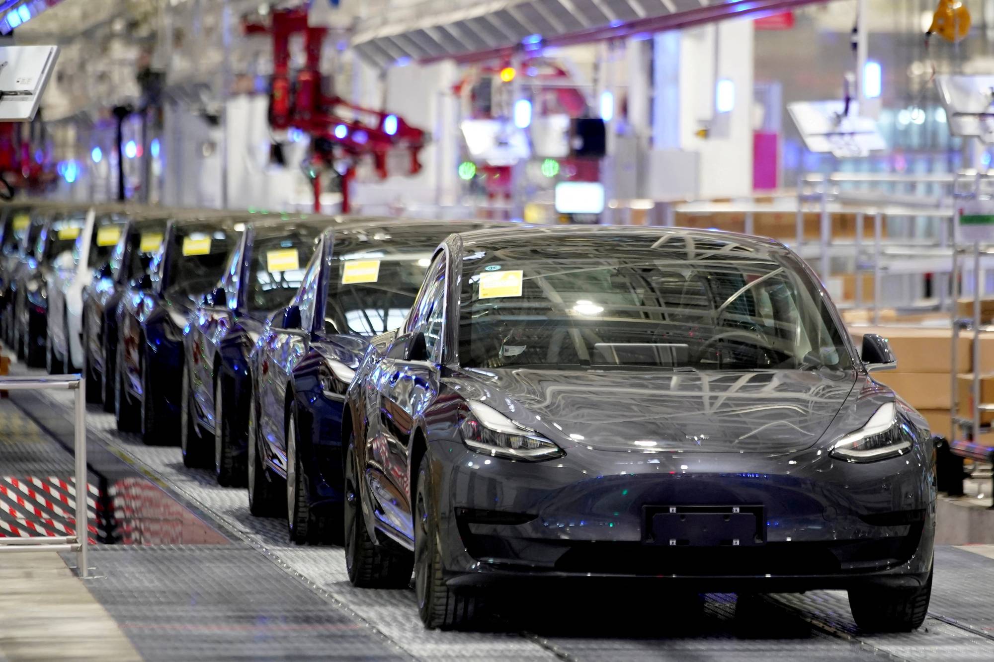 Fábrica alemã da Tesla atinge barreira de 6 mil carros produzidos por semana: marca de Elon Musk quer produzir 1 milhão por ano