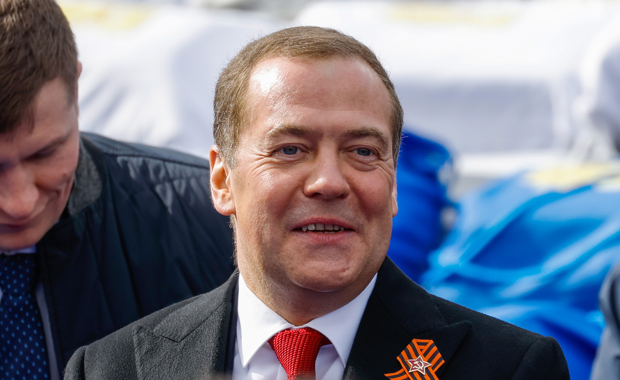 Medvedev descarta cualquier diálogo de paz con Kiev – Resumen ejecutivo