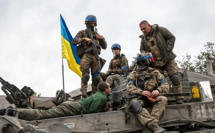 Sniper ucraniano quebra recorde e atinge russo com tiro de quase