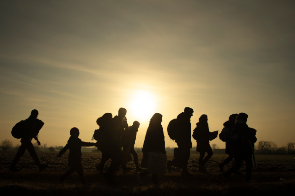 Italien überstellt im Rahmen einer umstrittenen Vereinbarung bereits die ersten Migranten nach Albanien