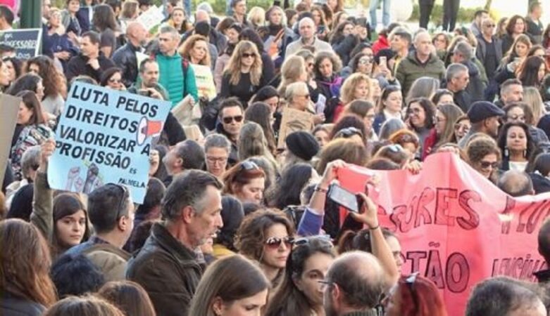 World Teachers' Day: Teachers Rally in Lisbon for Their Rights