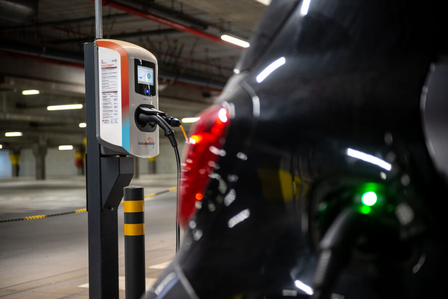 Bruxelas quer introduzir inspeções periódicas obrigatórias a veículos elétricos