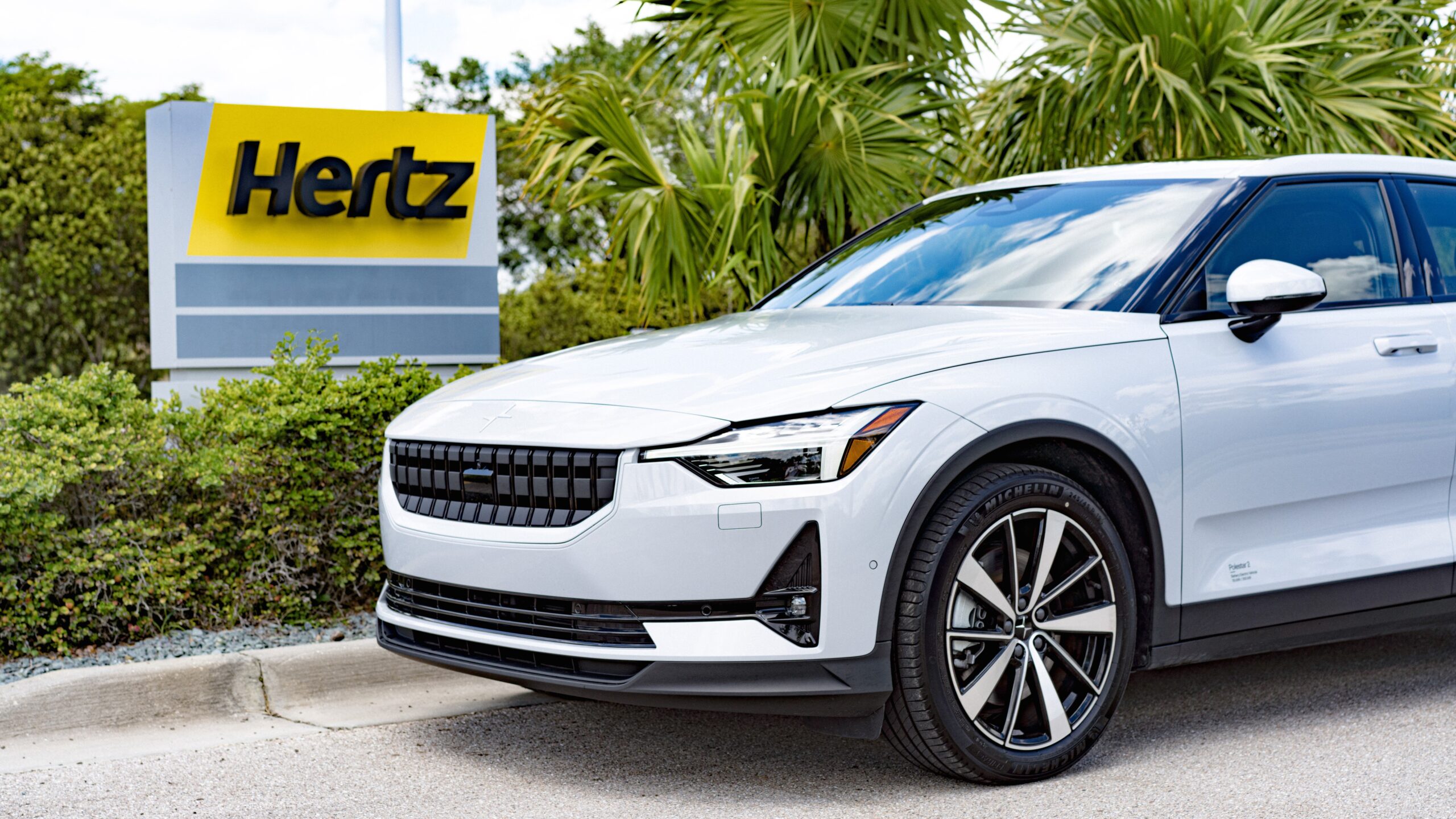 Hertz Portugal reforça a sua frota ecológica com Polestar 2 Executive
