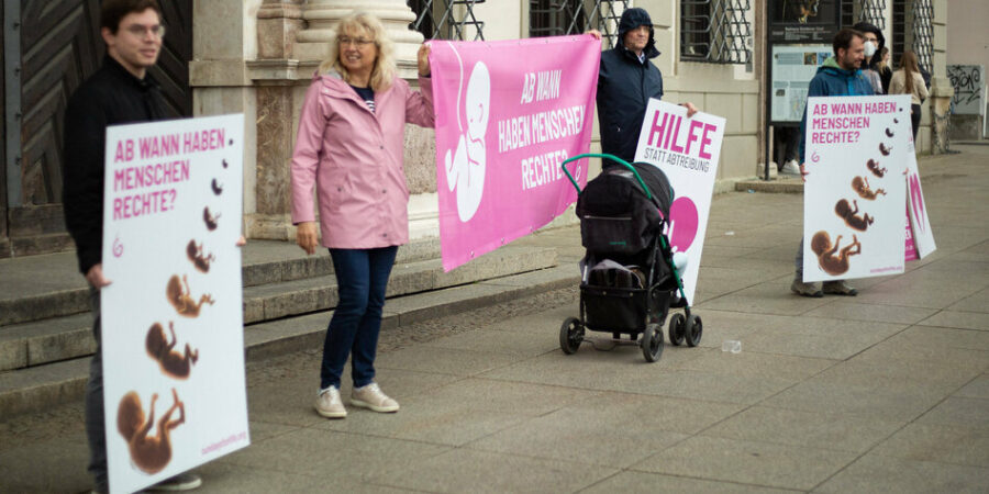 Abtreibungsbefürworter protestierten heute in 50 Städten.  Erhöhte Sicherheit zur Vermeidung von Kollisionen – Executive Digest