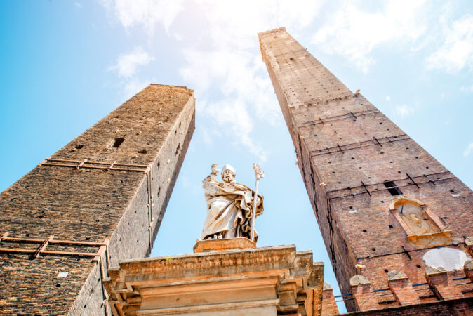 Otra torre inclinada preocupa a las autoridades.  Bolonia cierra la plaza central de la ciudad – Executive Digest