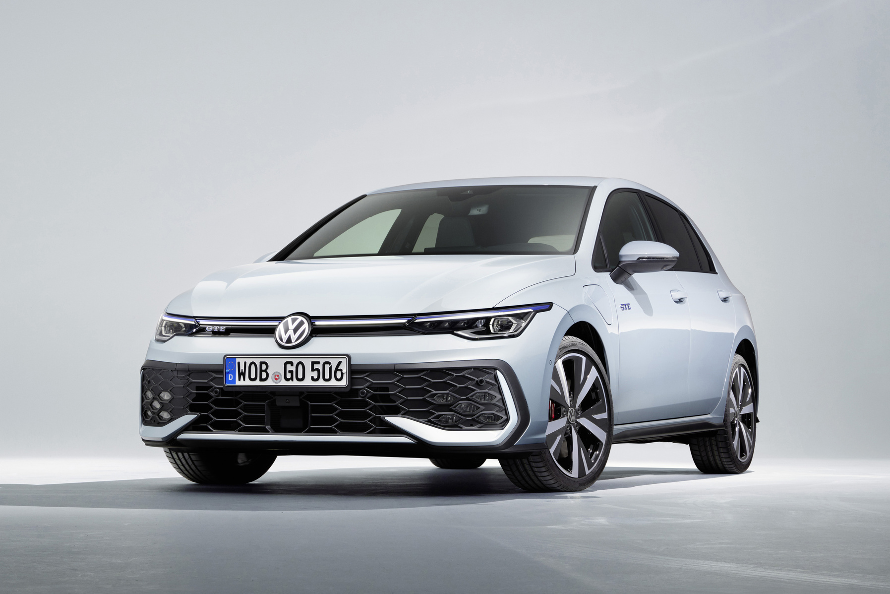 Mítico Golf celebra 50º aniversário: Volkswagen lança versão melhorada do seu best-seller que estará disponível nas próximas semanas