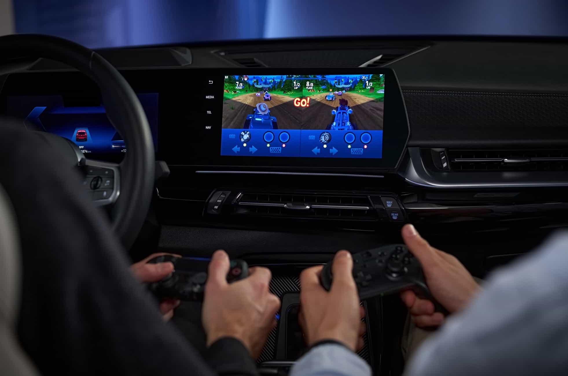 Jogar consola no seu carro? BMW vai permitir utilizar um comando da PlayStation ou Xbox no iDrive 9