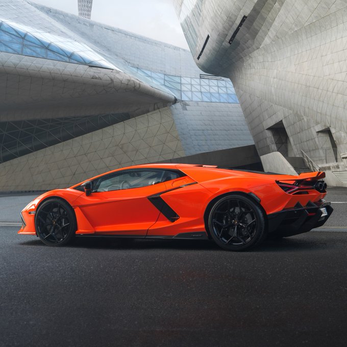 Pretende encomendar um Lamborghini Revuelto? Prepare-se para esperar bastante tempo. Novo modelo elétrico é história de sucesso