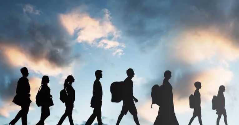New 'Green Light' Immigration Program Streamlines Work Visa Process for Foreign Workers in Portugal