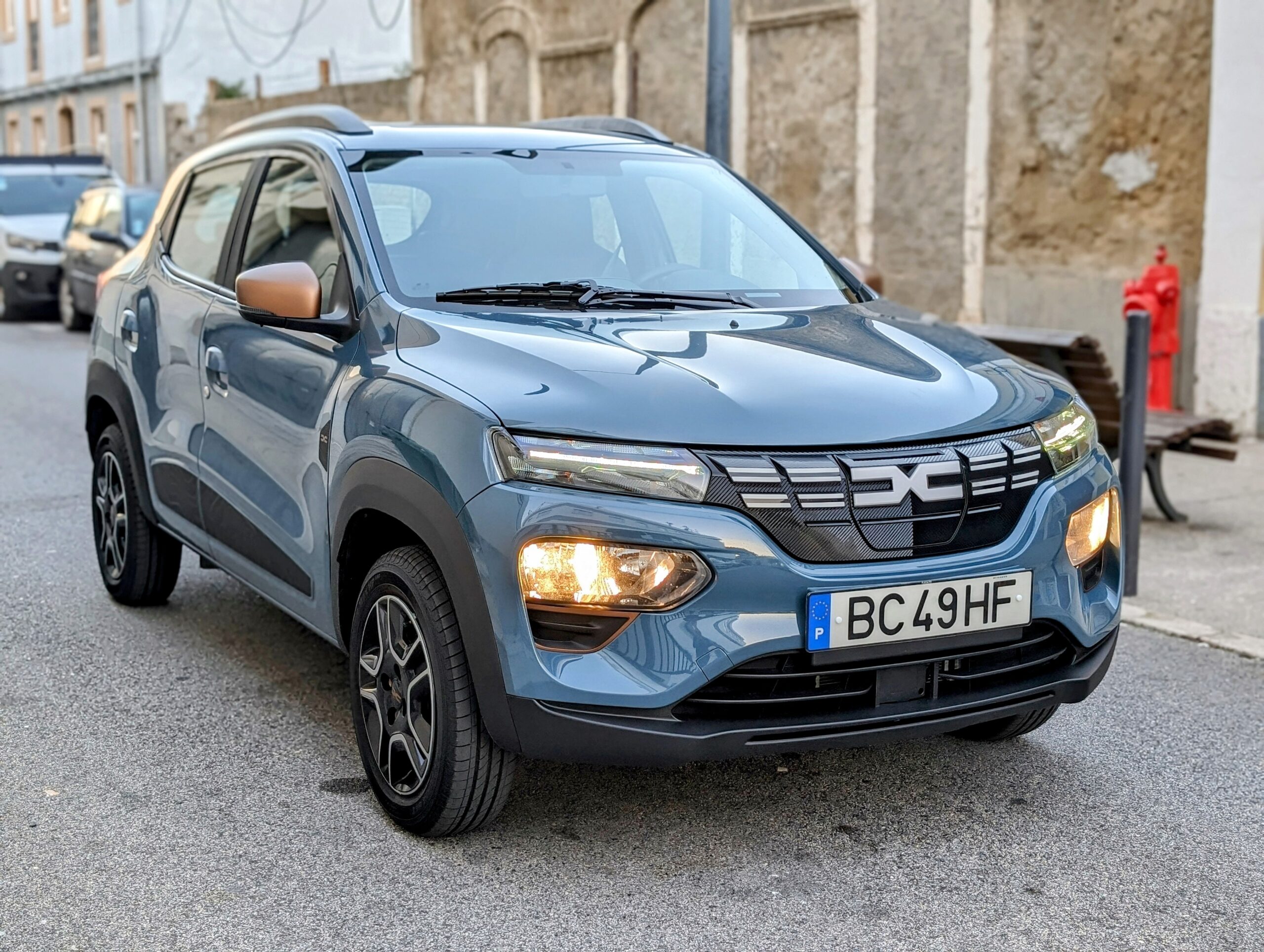 Ensaio. Dacia Spring Extreme 65cv: o SUV citadino 100% elétrico fiel ao ADN da marca