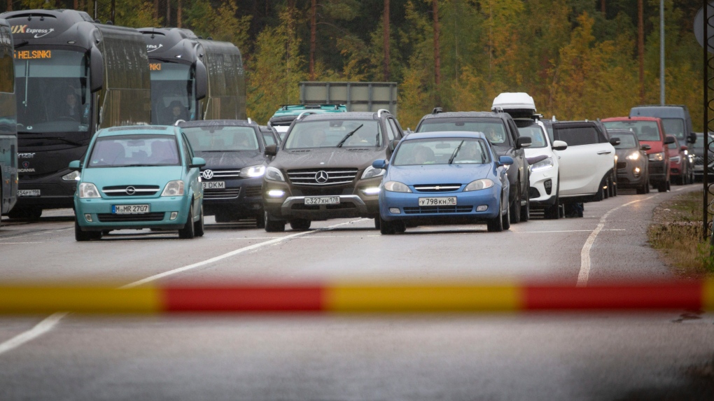 Finlândia: Veículos com matrícula russa têm de abandonar o país até ao final do dia
