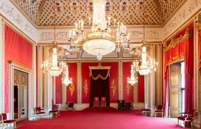 Empty throne in UK raises fears of 'decline of the House of Windsor' – Executive Summary