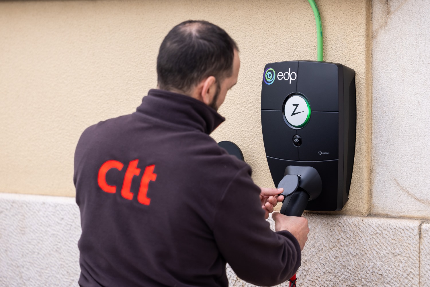 EDP instala “maior rede de carregamento privado” em Portugal em mais de uma centena de localizações dos CTT