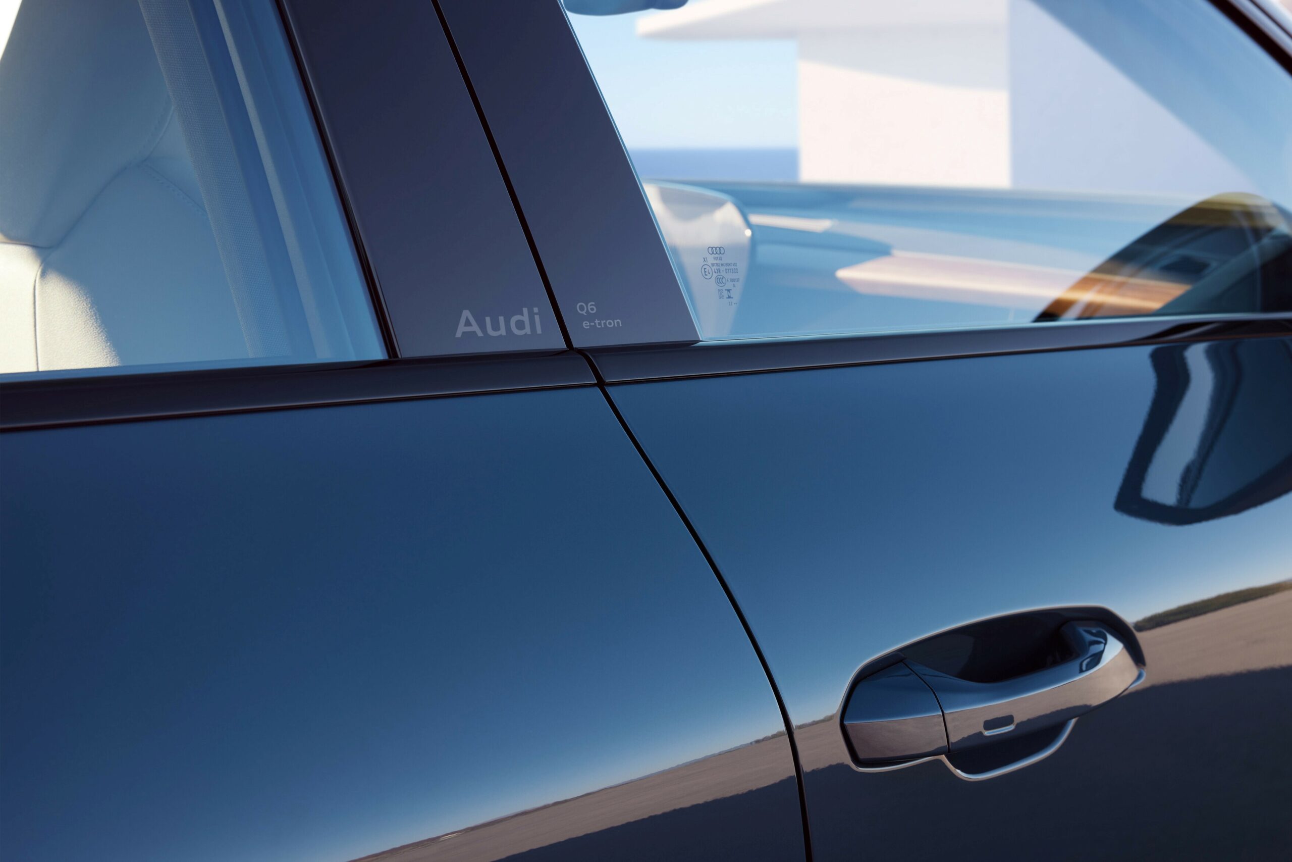 Ainda mais eficiência, ainda mais autonomia: novo Audi Q6 e-tron 50 já está disponível para encomenda