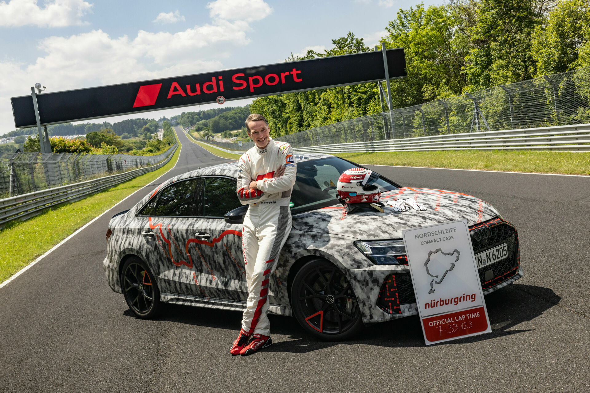 Há um novo recorde de volta mais rápida para a Audi Sport no circuito de Nürburgring. Este foi o tempo batido