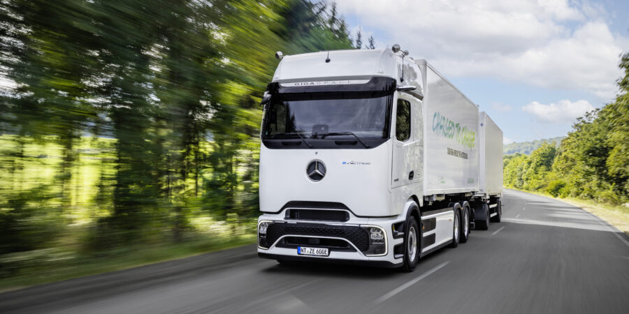 Mercedes-Benz Trucks feiert Weltpremiere des batterieelektrischen Fernverkehrs-Lkw eActros 600Mercedes-Benz Trucks celebrates world premiere of the battery electric long-haul truck eActros 600