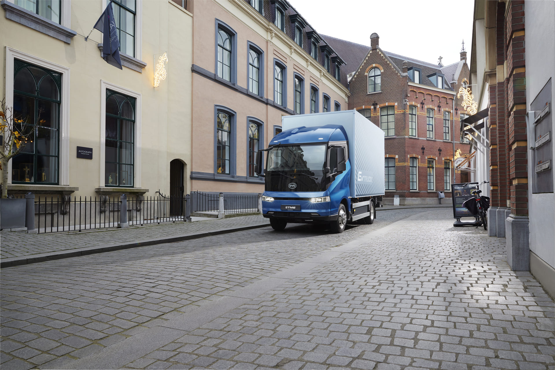 Salvador Caetano celebra acordo com a BYD Trucks para importar e distribuir pesados 100% elétricos em Portugal