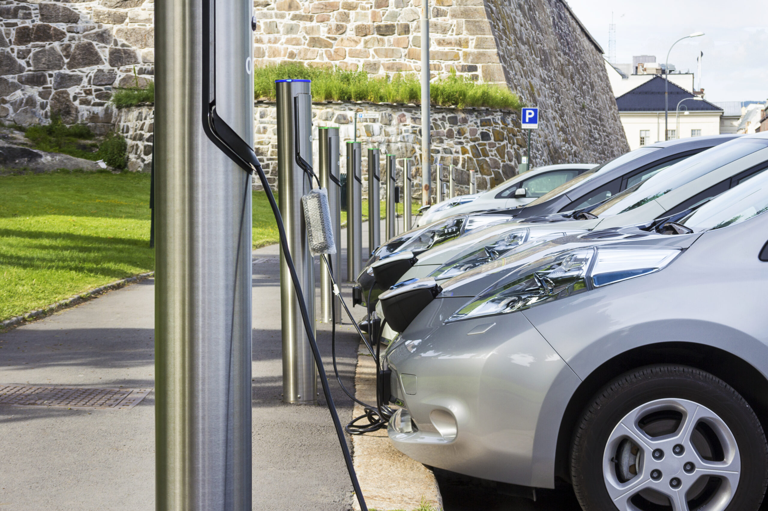 PRR: Auditor da UE admite duplo financiamento em pontos para carros elétricos em Portugal