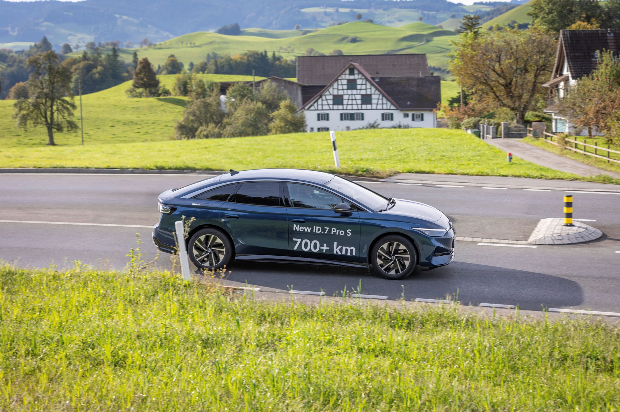 Volkswagen ID.7 Pro S 100% elétrico bate novo recorde de autonomia ao percorrer 794 km com uma carga