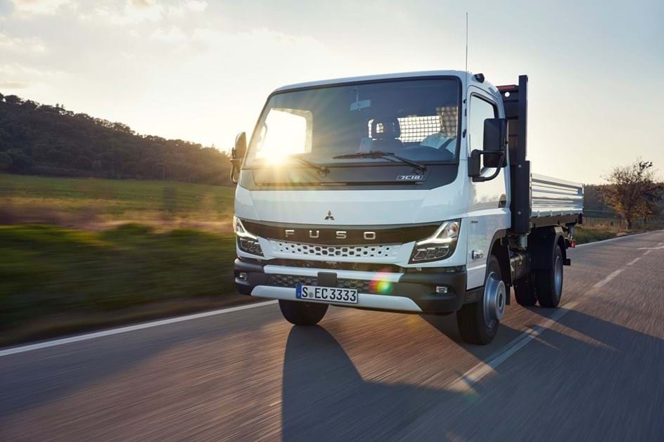 Fábrica da Fuso em Tramagal pondera produção de veículo movido a energia solar da Clean Motion