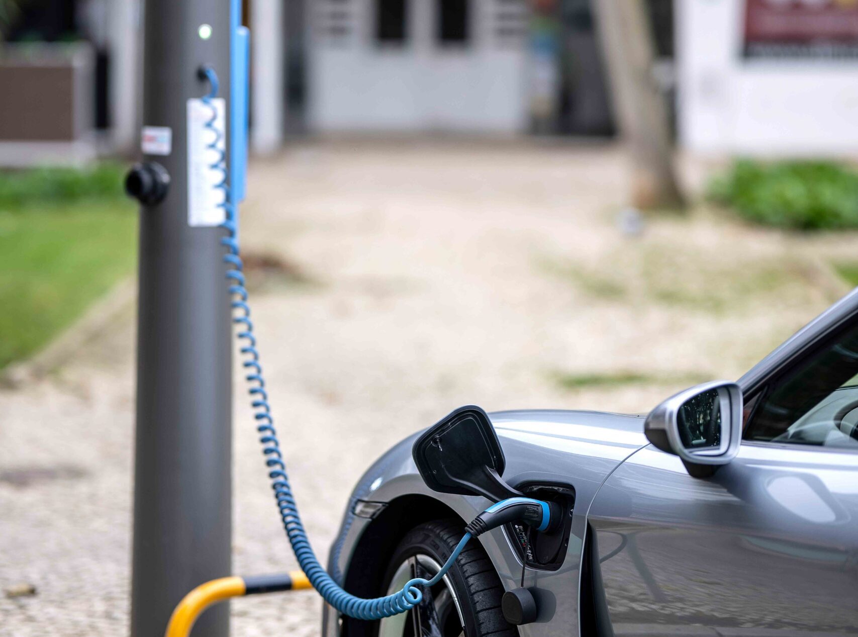 Galp transforma postes de iluminação pública em carregadores de veículos elétricos