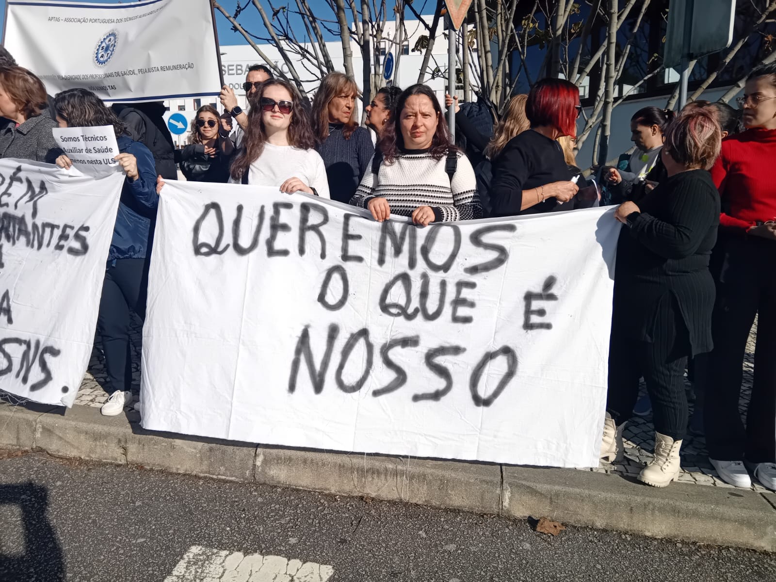 Finanças, recolha de lixo, aeroportos e supermercados: greves lançam "caos" no Natal e no Ano Novo