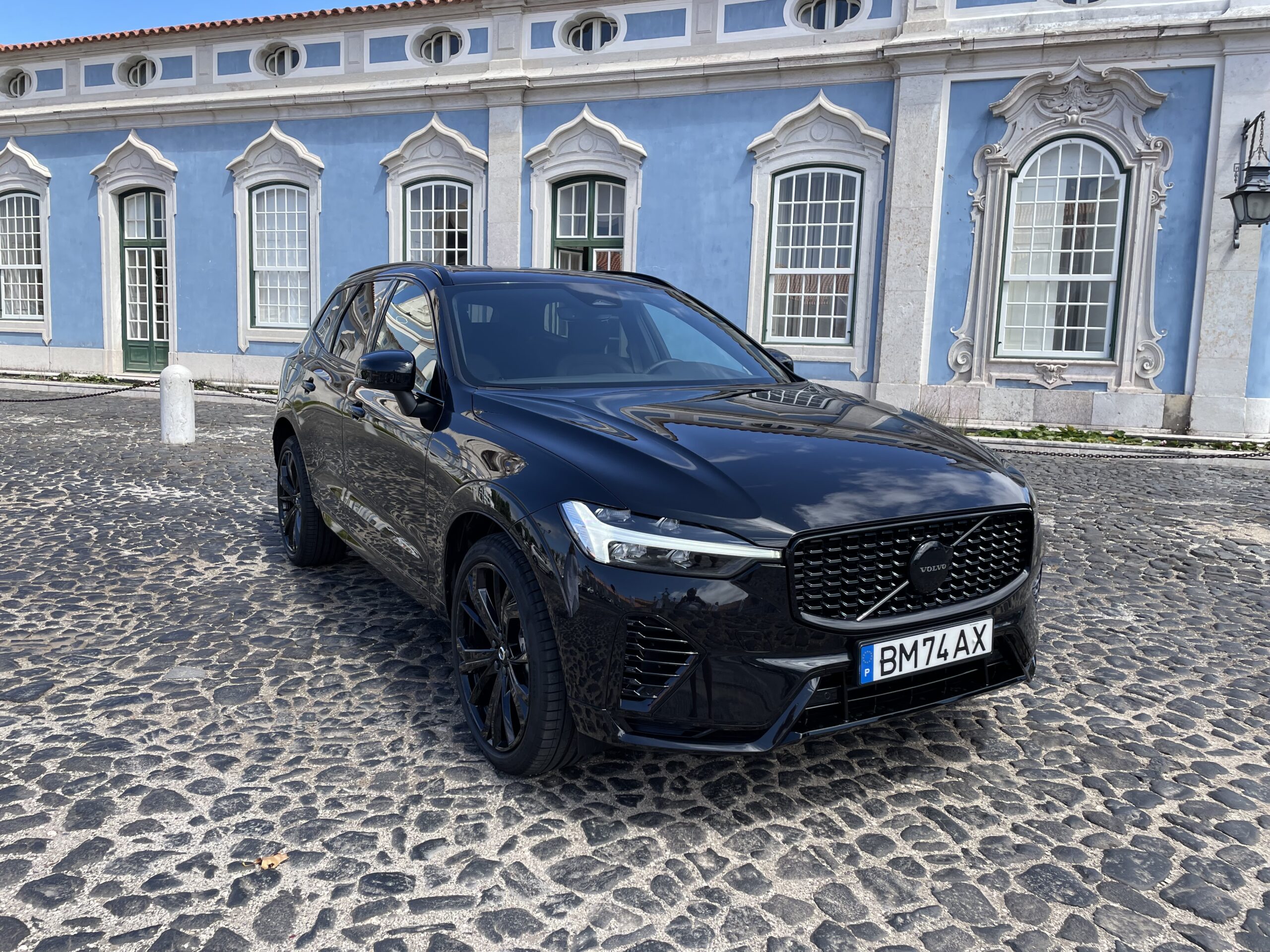 Ensaio Volvo XC60 Plug-in T6 Black Edition: todos os pergaminhos da marca à procura do mercado premium