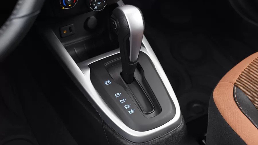 Conduz um carro de caixa automática? Este erro está a destruir a sua viatura (e pode ser evitado)
