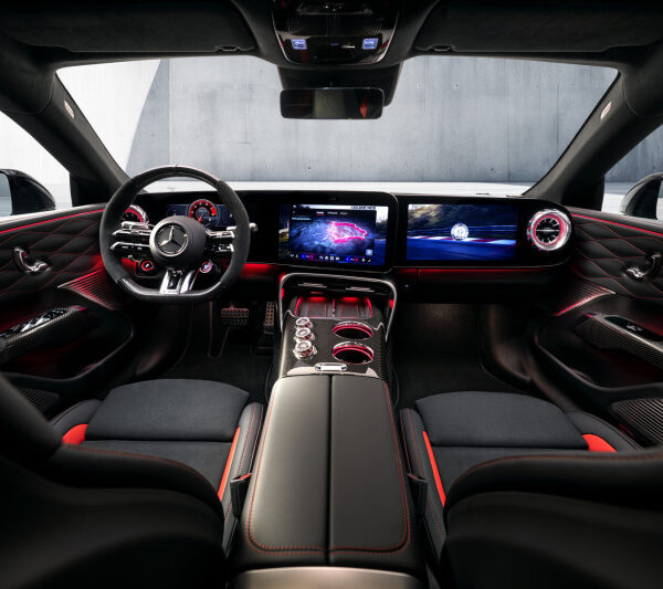 Centro de controlo da performance: Mercedes-AMG revela o interior do novo GT Coupé de 4 portas