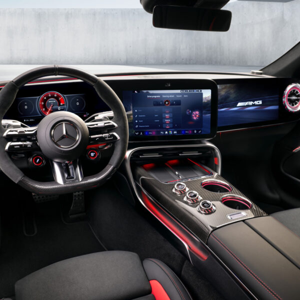Centro de controlo da performance: Mercedes-AMG revela o interior do novo GT Coupé de 4 portas