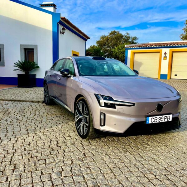 Ensaio. Volvo ES90: A ascensão da serenidade sueca no paradigma do luxo elétrico