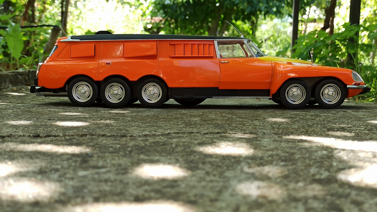 Existe um carro com 11 rodas — e nem é o mais estranho desta lista