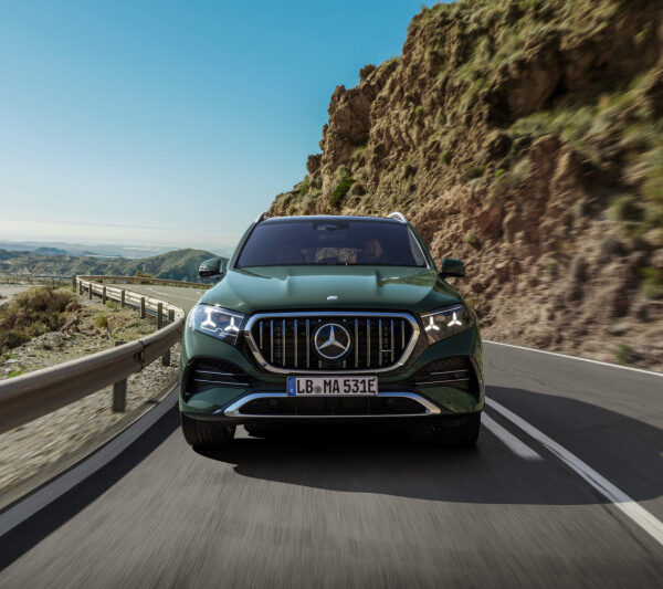 Mercedes-AMG reforça GLE 53 com até 585 cv, mais tecnologia e nova imagem