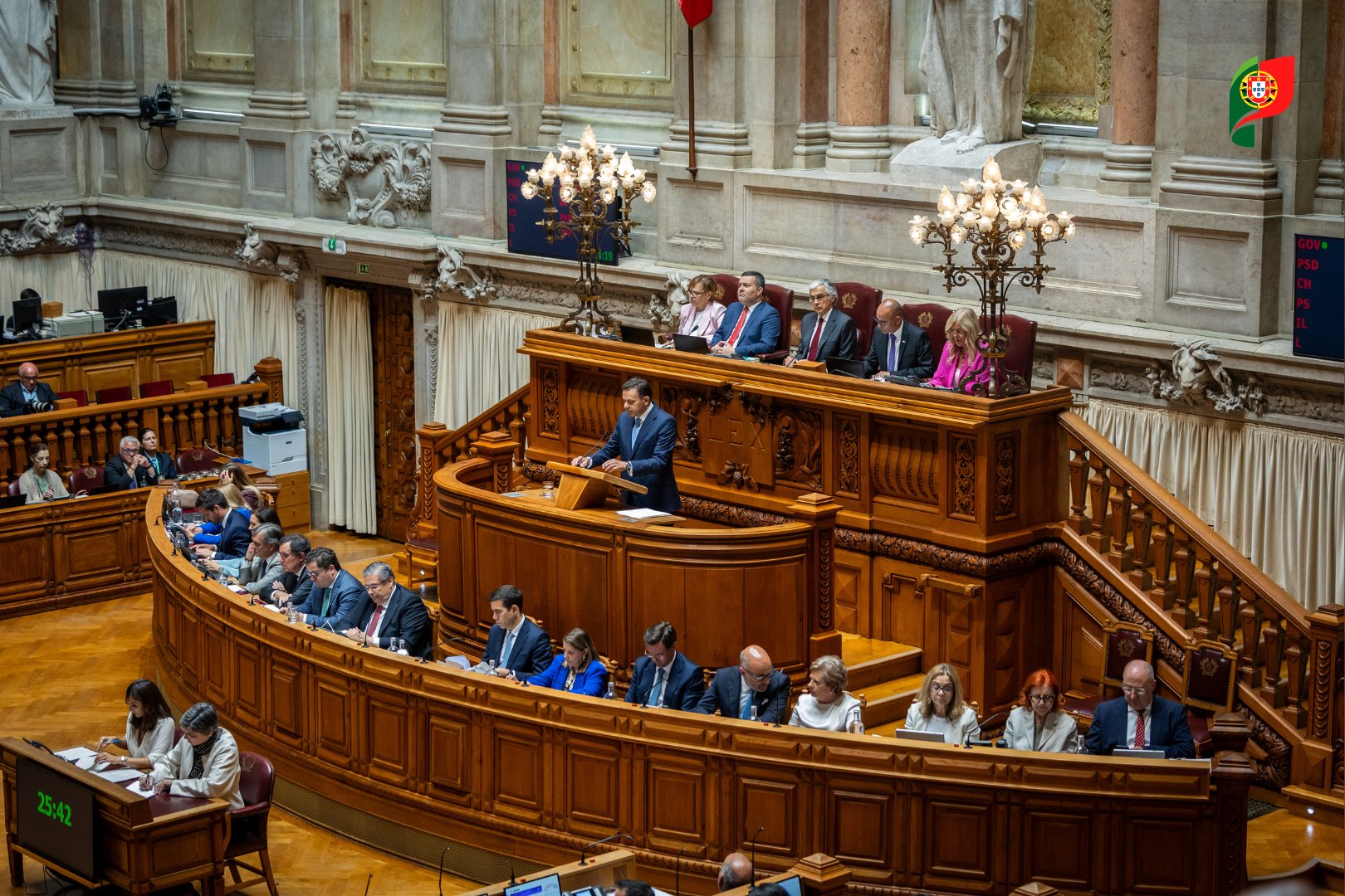 Montenegro culpa antigos governos do PS pelas crises na saúde, educação e habitação