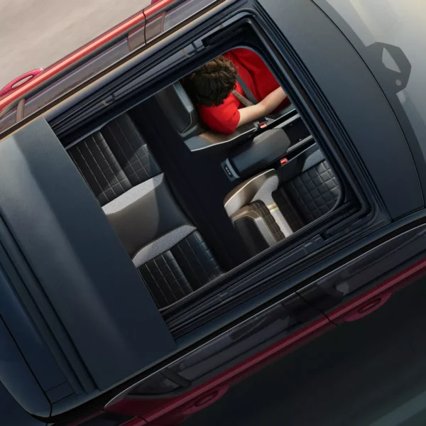 Renault 4 E-Tech ganha versão “céu aberto”: Plein Sud chega a partir de 37.040€