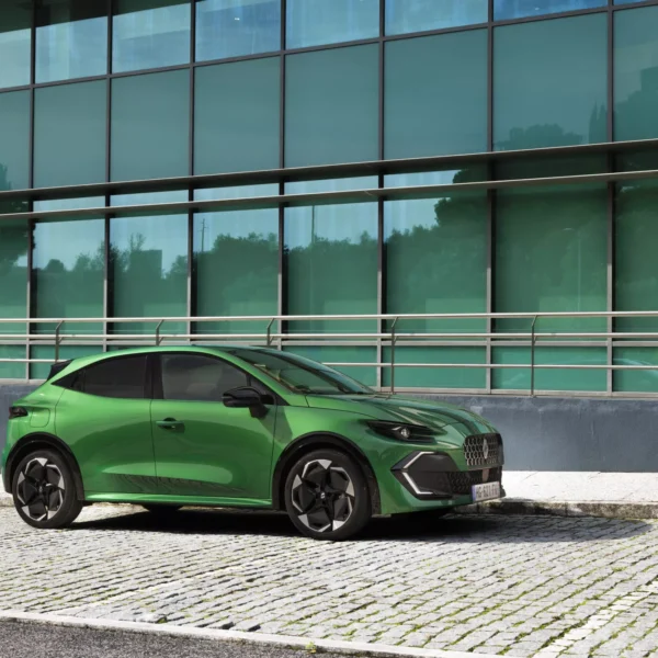Renault dá nova arma ao Clio: motor GPL automático chega a Portugal com até 1450 km de autonomia