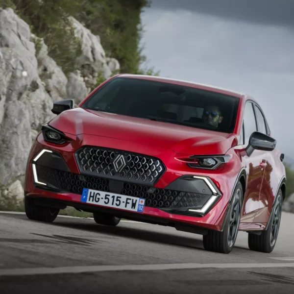 Renault dá nova arma ao Clio: motor GPL automático chega a Portugal com até 1450 km de autonomia