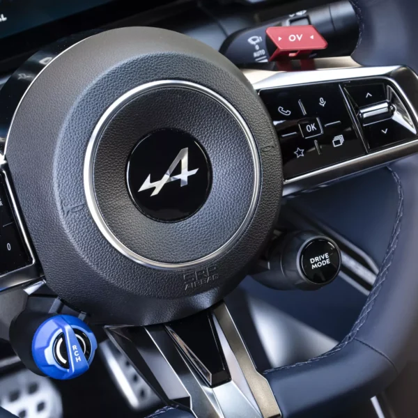 Novo Alpine A390 GTS: três motores elétricos, 470 cv e o prazer de condução do A110
